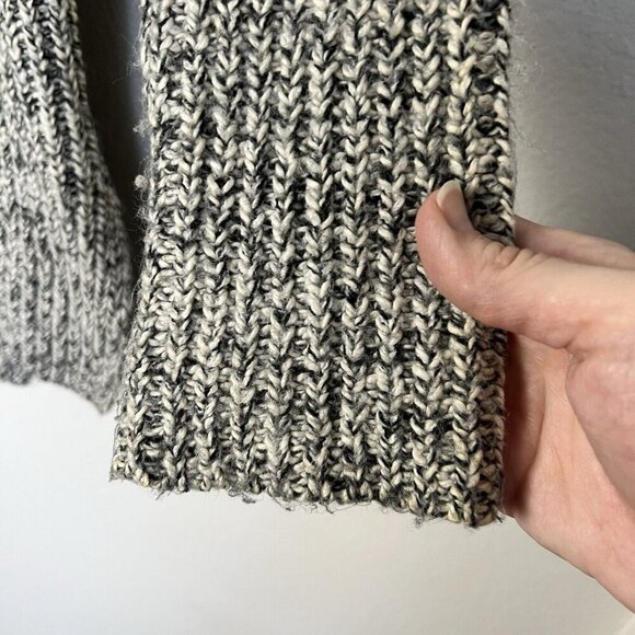 BCBGeneration Chalk Combo Chunky Knit Sweater Cozy Size M/L Relaxed Fit Fall - Picture 2 of 8